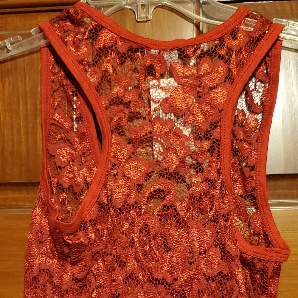 Buckle Mesh Tanktop - Picture 3 of 3